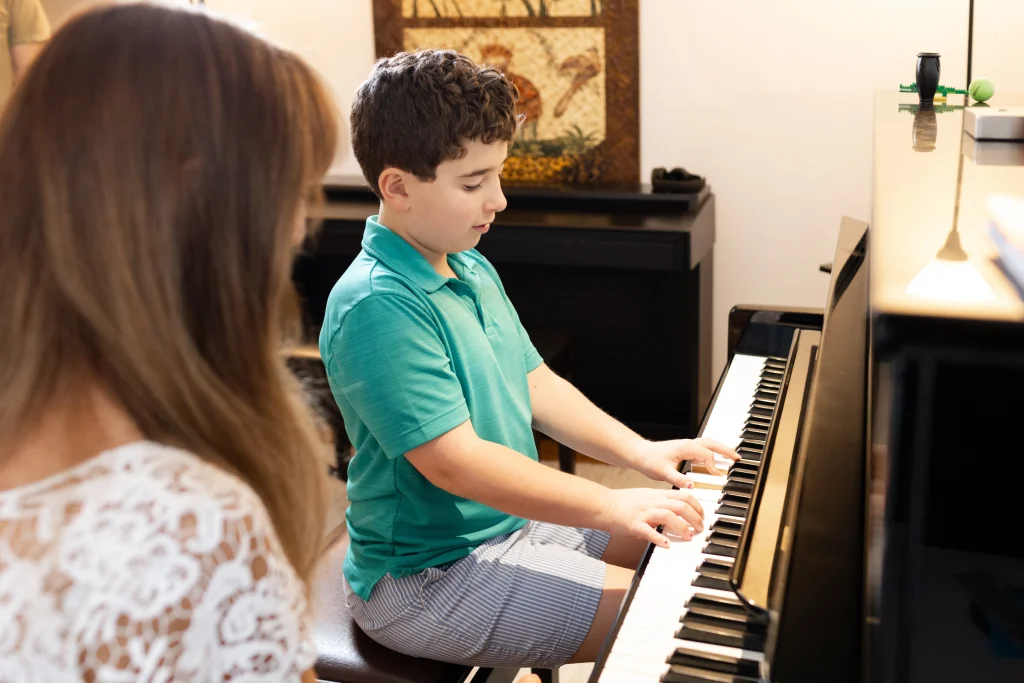 piano-student-with-sonora